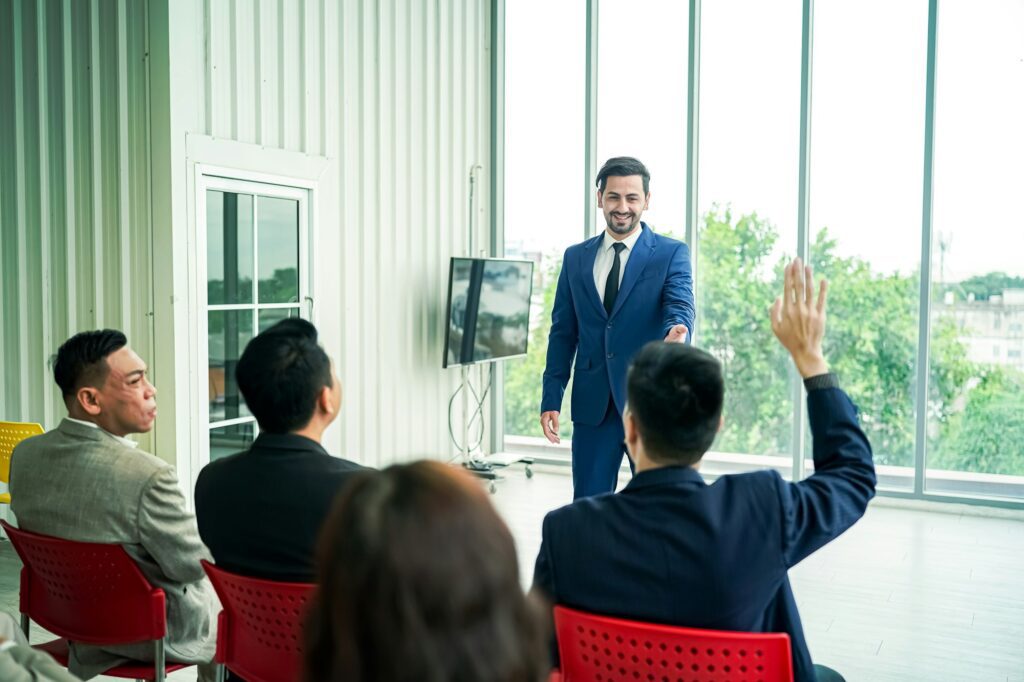 Grupo de pessoas em um evento corporativo de negócios seminário de treinamento